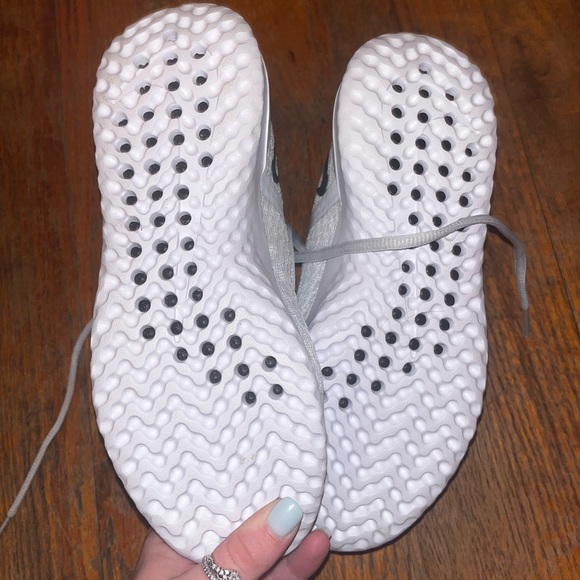 Women’s Nike Renew Rivals - Floral Print - Picture 4 of 5